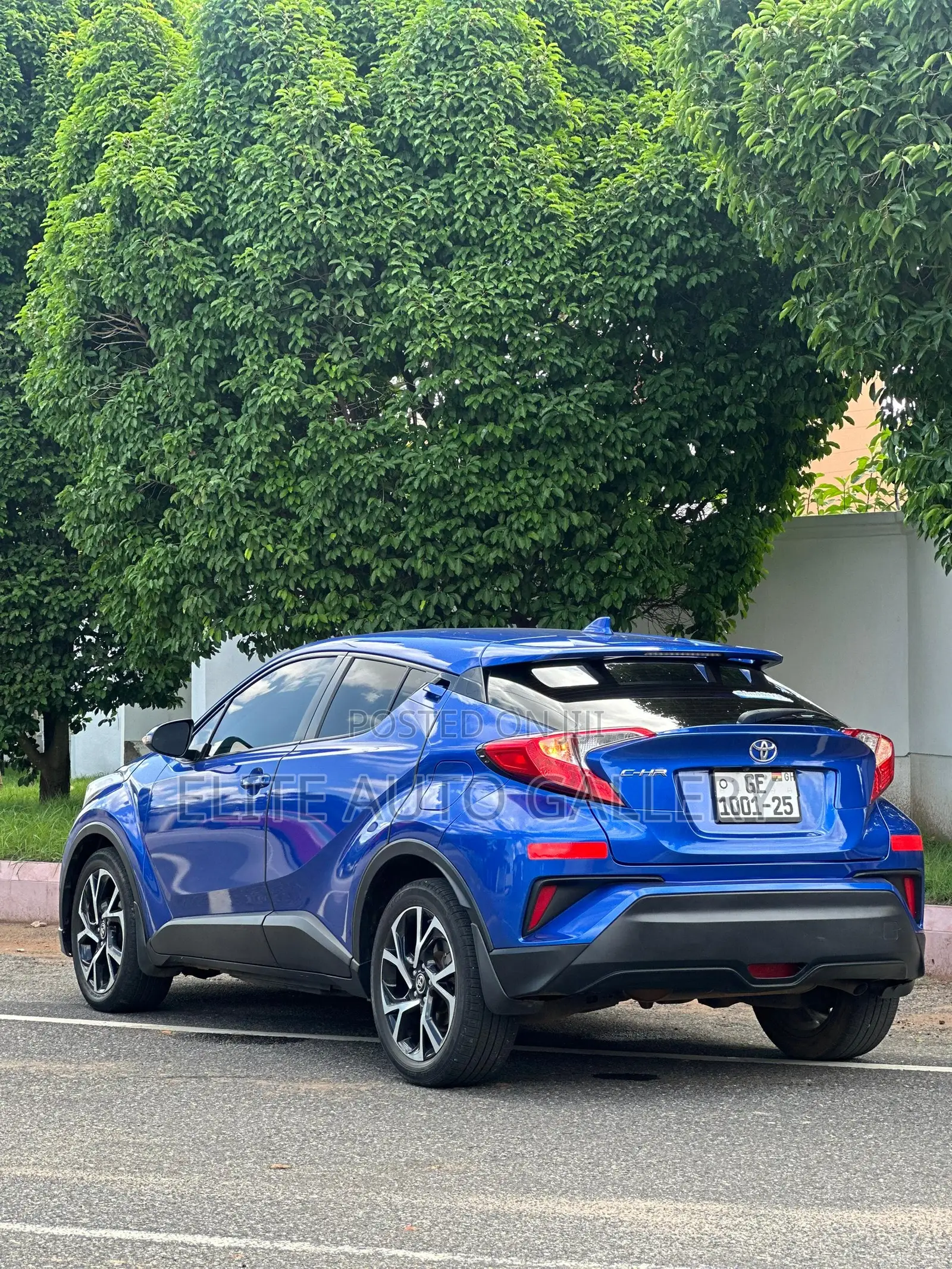 Toyota C-HR 2017 Blue