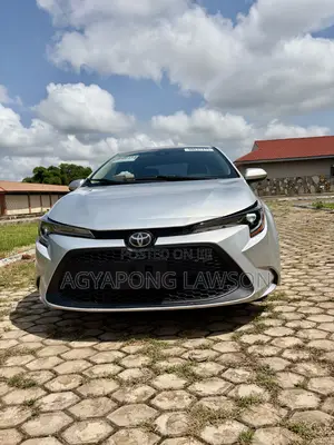 Toyota Corolla LE 2021 Silver