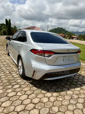 Toyota Corolla LE 2021 Silver