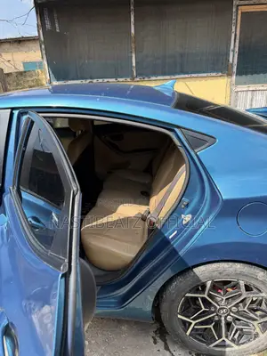 Hyundai Elantra Limited Sedan FWD (1.8L 4cyl 6A) 2013 Blue