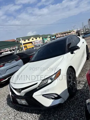 Toyota Camry XSE FWD (2.5L 4cyl 8AM) 2018 White