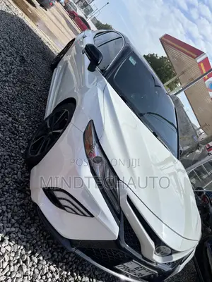 Toyota Camry XSE FWD (2.5L 4cyl 8AM) 2018 White