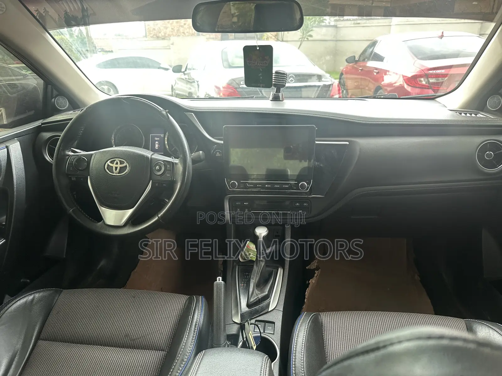 Toyota Corolla SE (1.8L 4cyl 2A) 2018 Red