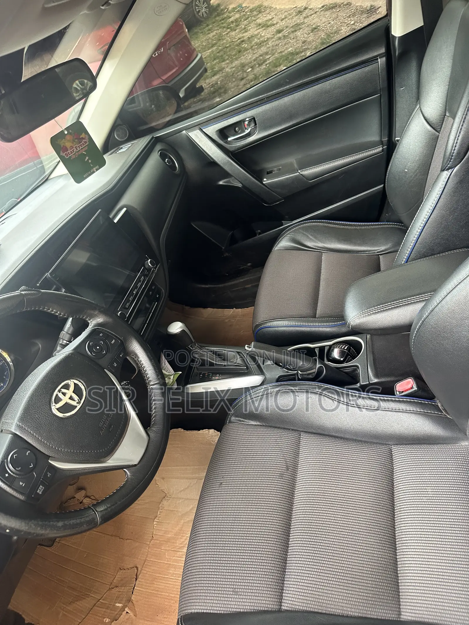 Toyota Corolla SE (1.8L 4cyl 2A) 2018 Red