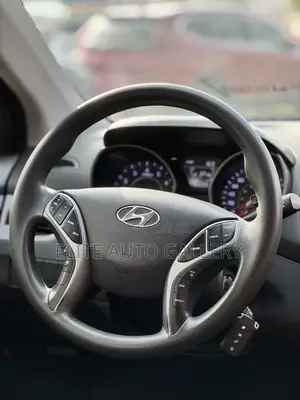 Hyundai Elantra Limited Sedan FWD (1.8L 4cyl 6A) 2016 Silver
