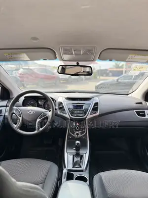 Hyundai Elantra Limited Sedan FWD (1.8L 4cyl 6A) 2016 Silver