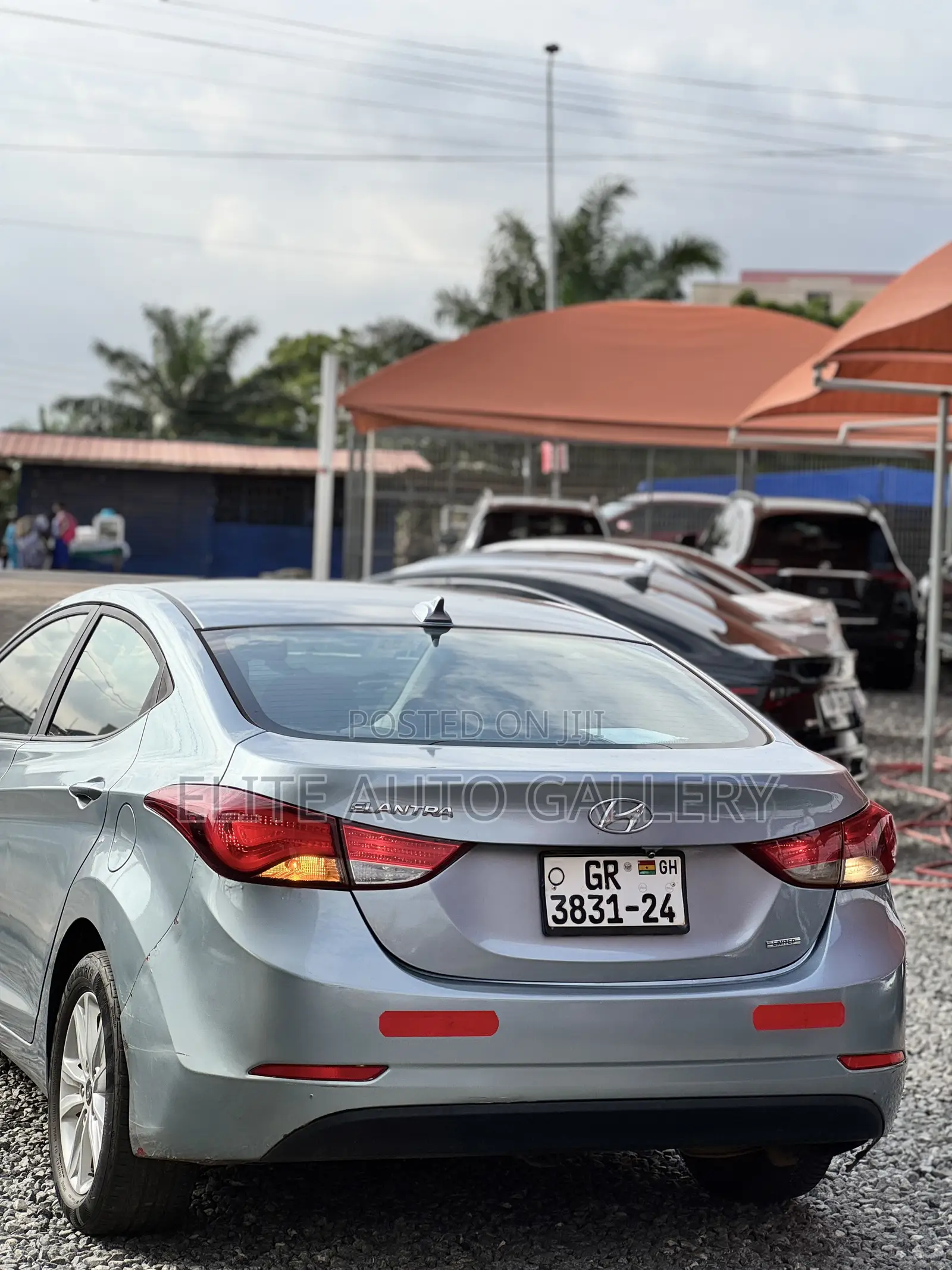 Hyundai Elantra Limited Sedan FWD (1.8L 4cyl 6A) 2016 Silver