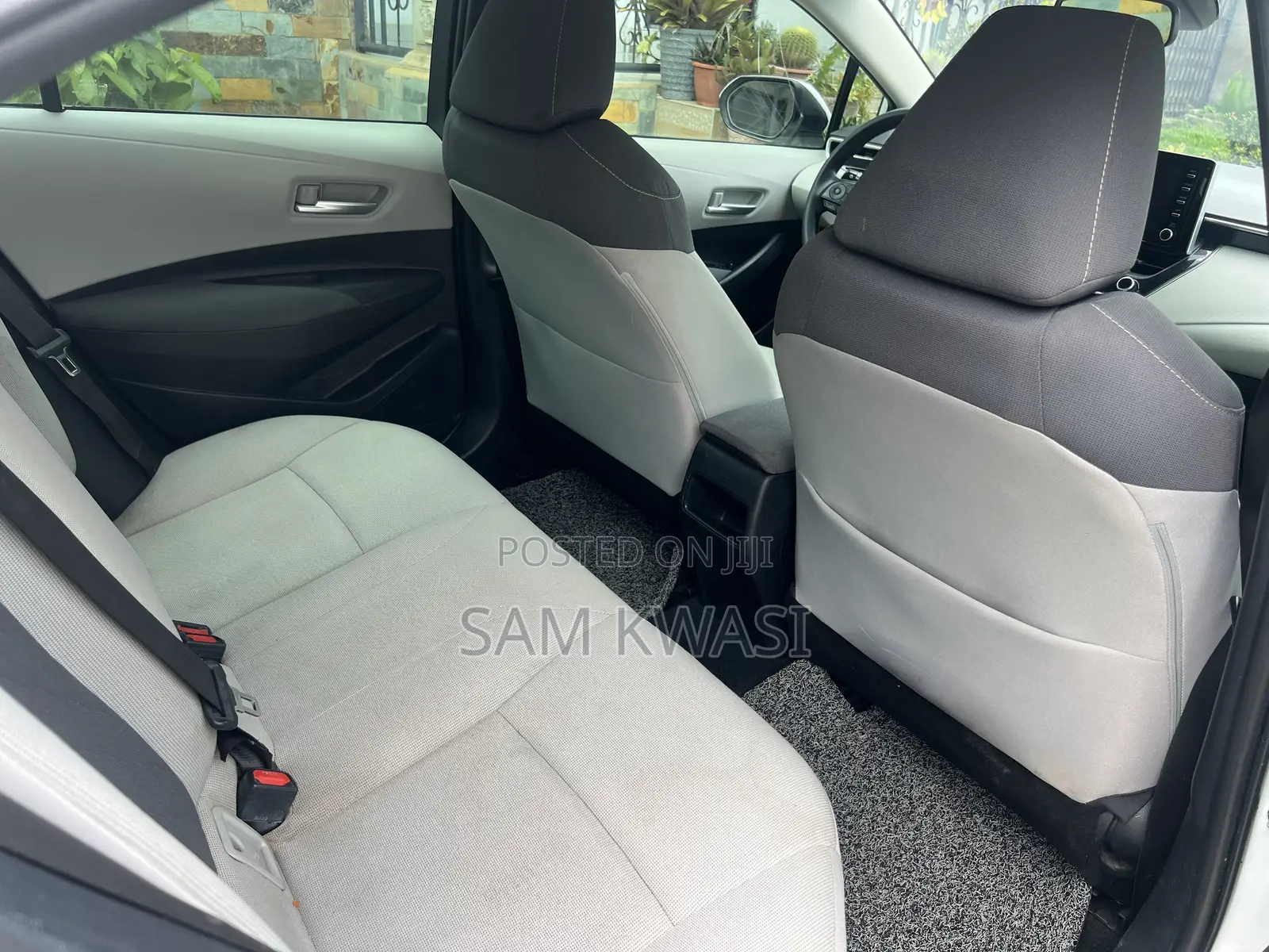 Toyota Corolla L 2020 Off white