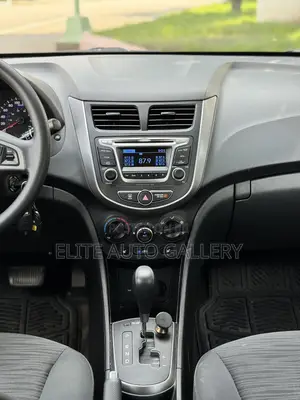 Hyundai Elantra ECO Sedan FWD (1.4L 4cyl 7A) 2017 White