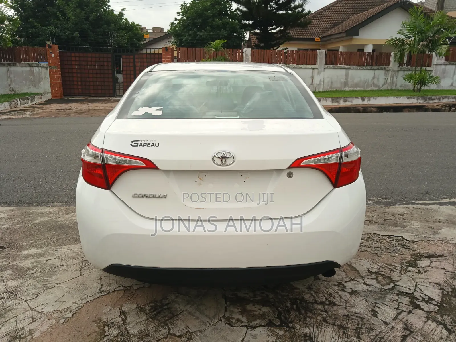 Toyota Corolla LE 4dr Sedan (1.8L 4cyl CVT) 2016 White