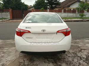 Toyota Corolla LE 4dr Sedan (1.8L 4cyl CVT) 2016 White
