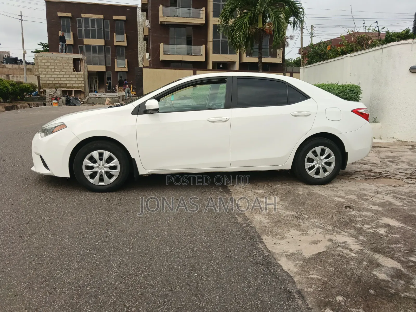 Toyota Corolla LE 4dr Sedan (1.8L 4cyl CVT) 2016 White