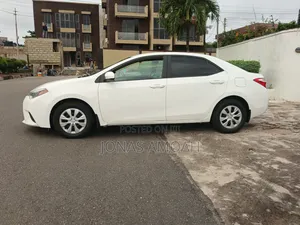 Toyota Corolla LE 4dr Sedan (1.8L 4cyl CVT) 2016 White