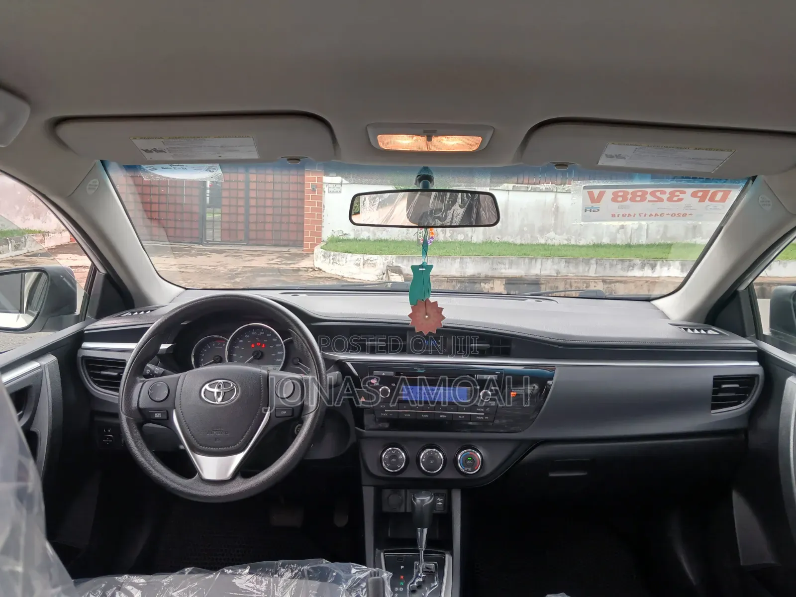 Toyota Corolla LE 4dr Sedan (1.8L 4cyl CVT) 2016 White