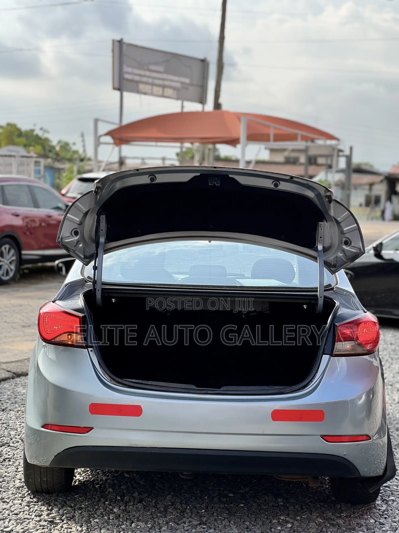 Hyundai Elantra Limited Sedan FWD (1.8L 4cyl 6A) 2016 Silver