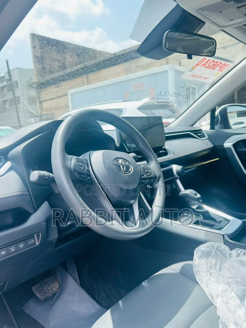 Toyota RAV4 XLE AWD 2024 White
