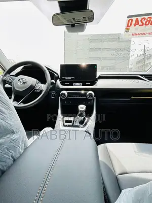 Toyota RAV4 XLE AWD 2024 White