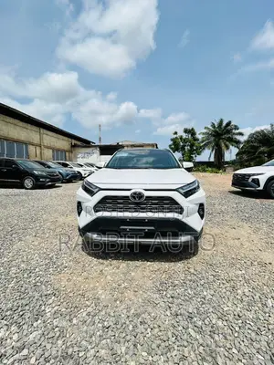 Toyota RAV4 XLE AWD 2024 White