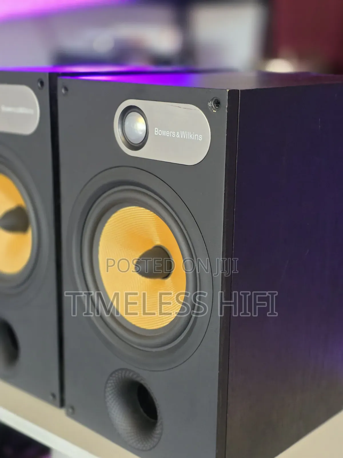 Bowers Wilkins (B W) 685 Bookshelf Speaker