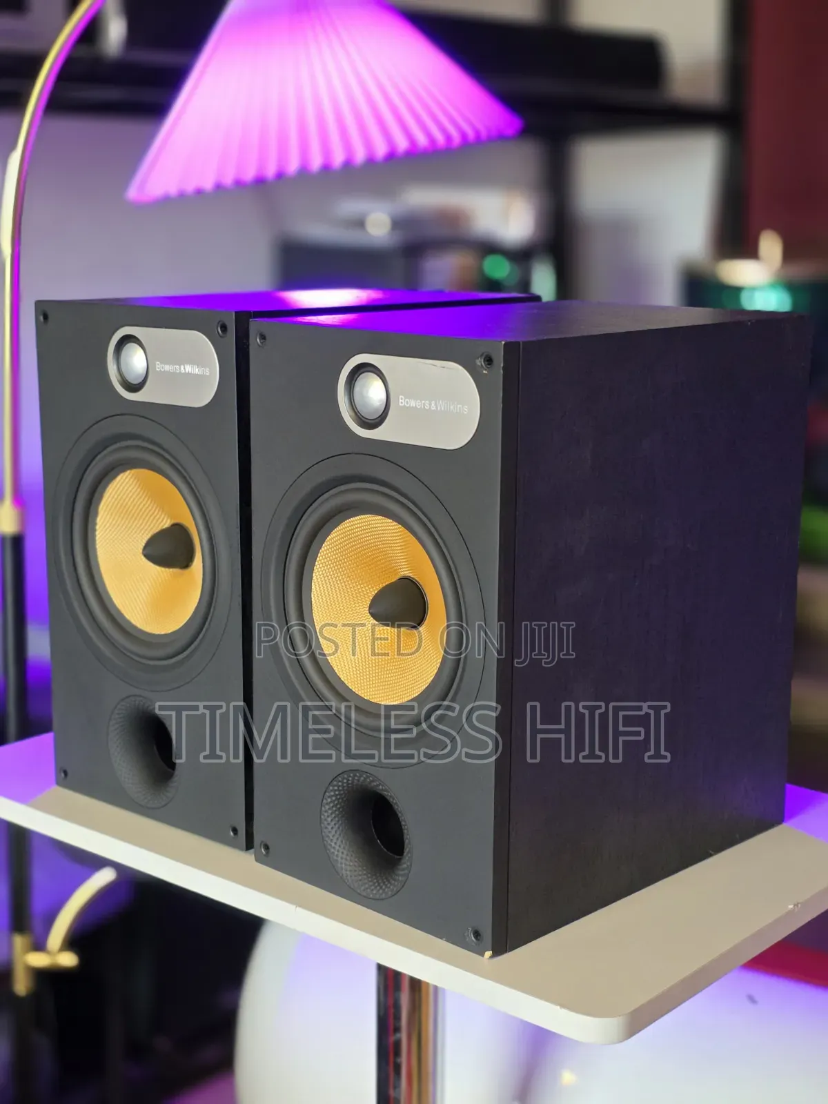 Bowers Wilkins (B W) 685 Bookshelf Speaker