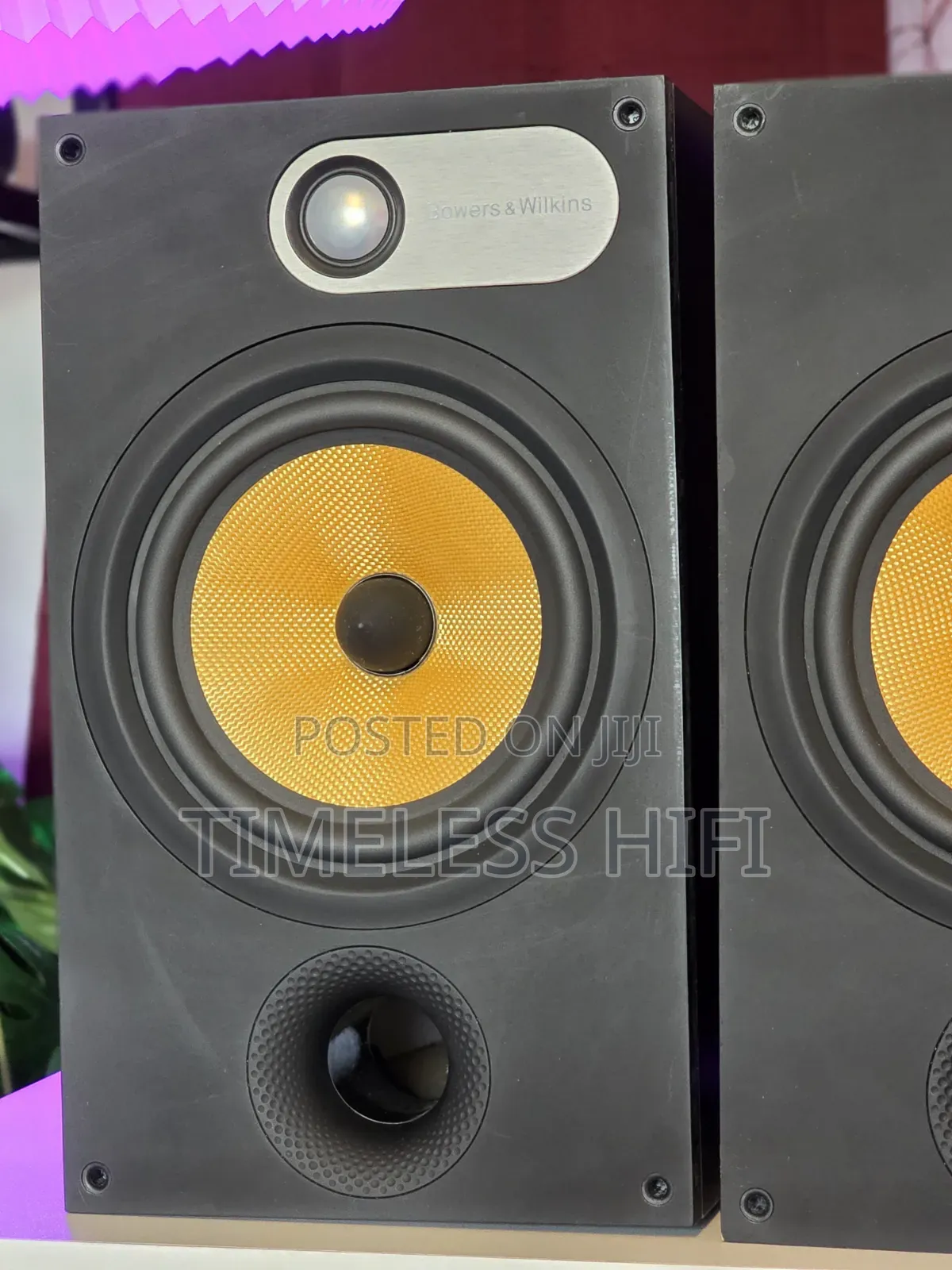 Bowers Wilkins (B W) 685 Bookshelf Speaker