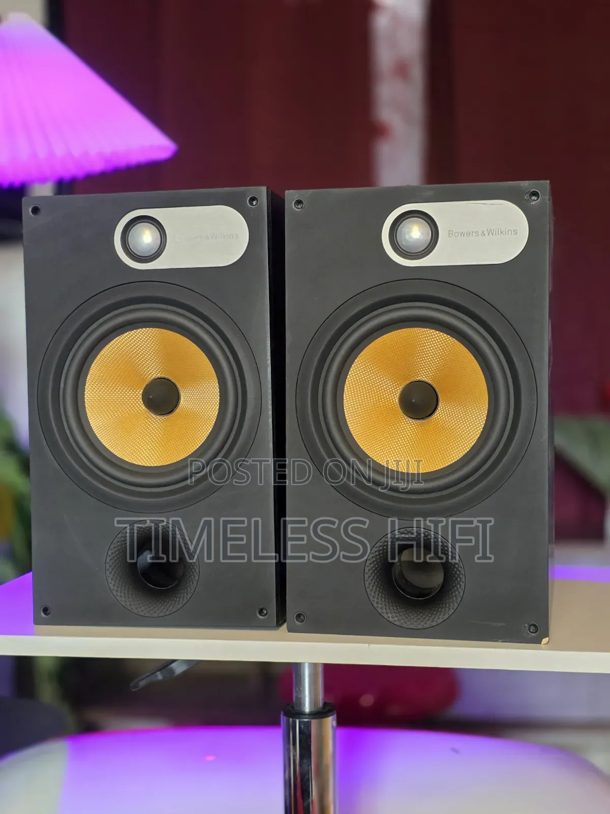 Bowers Wilkins (B W) 685 Bookshelf Speaker