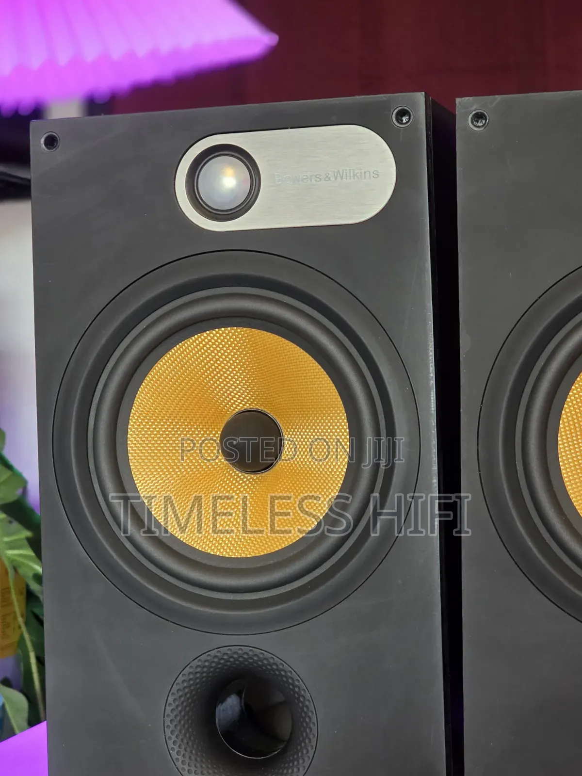 Bowers Wilkins (B W) 685 Bookshelf Speaker
