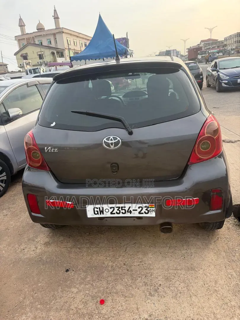 Toyota Vitz 2010 Black