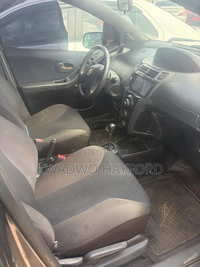 Toyota Vitz 2010 Black