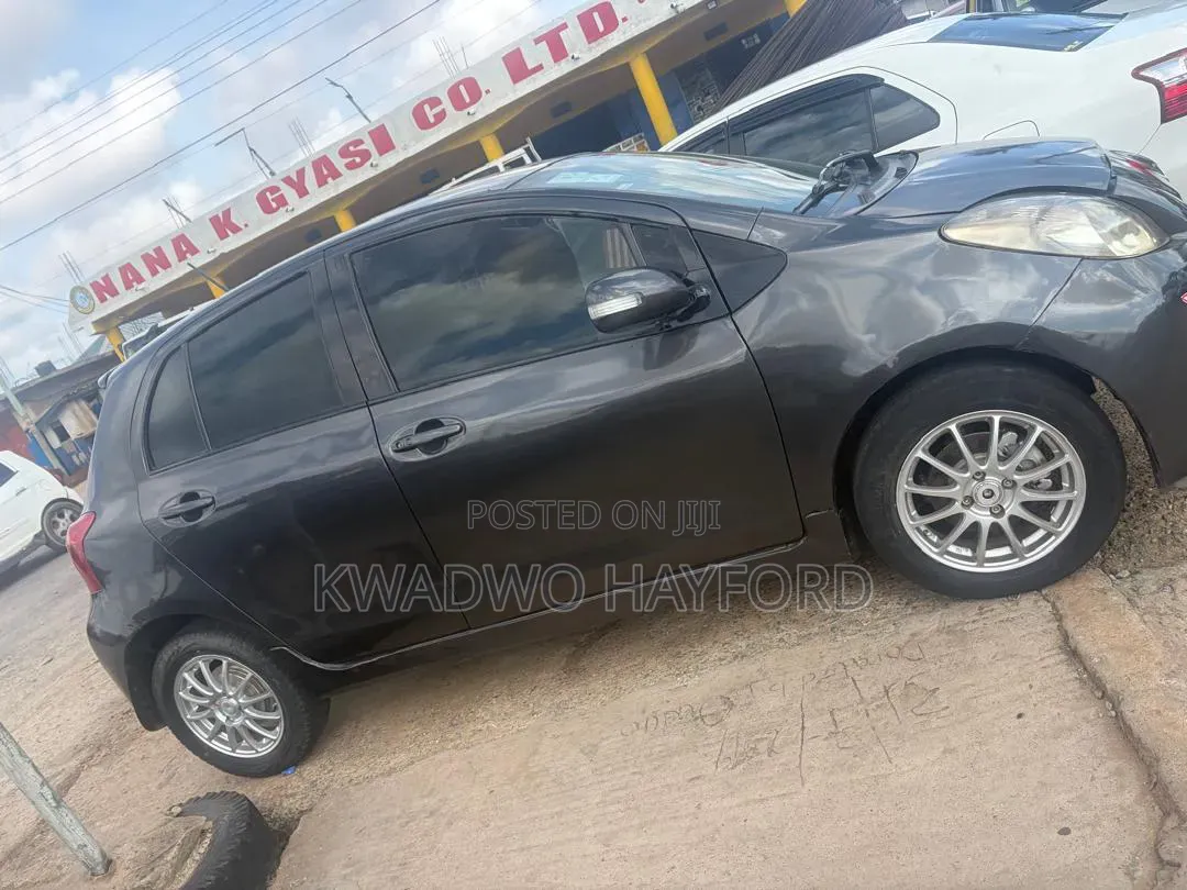 Toyota Vitz 2010 Black