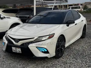 Toyota Camry XSE FWD (2.5L 4cyl 8AM) 2018 White