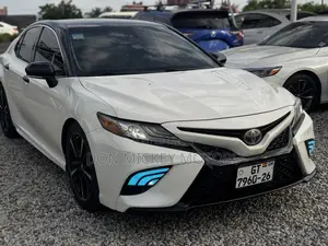Toyota Camry XSE FWD (2.5L 4cyl 8AM) 2018 White