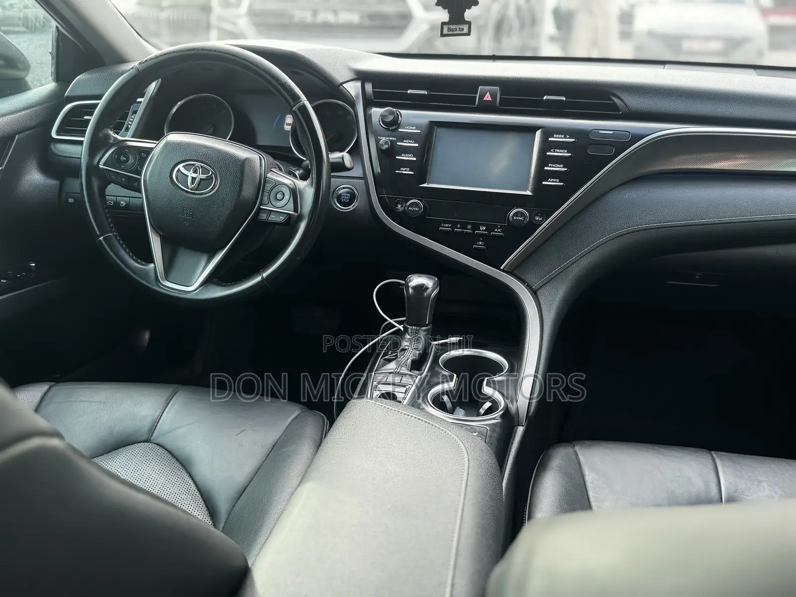 Toyota Camry XSE FWD (2.5L 4cyl 8AM) 2018 White