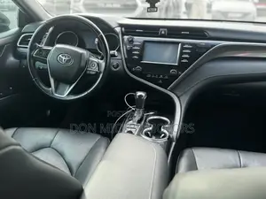 Toyota Camry XSE FWD (2.5L 4cyl 8AM) 2018 White