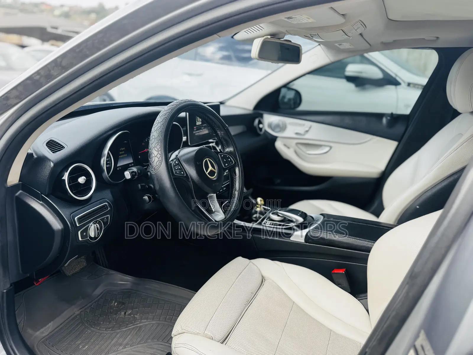 Mercedes-Benz C300 Luxury 4dr AWD 4Matic Sedan (2.0L 4cyl 7A) 2015