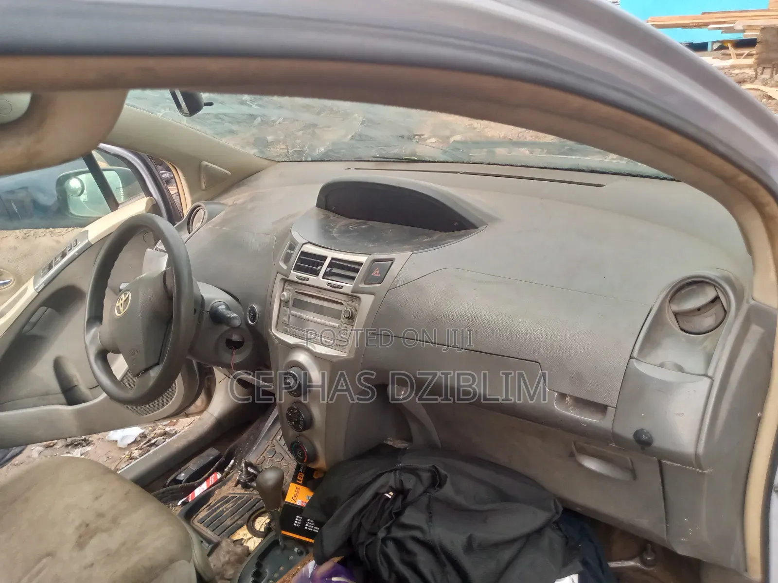Toyota Vitz 1.0 FWD 3dr 2010 Silver