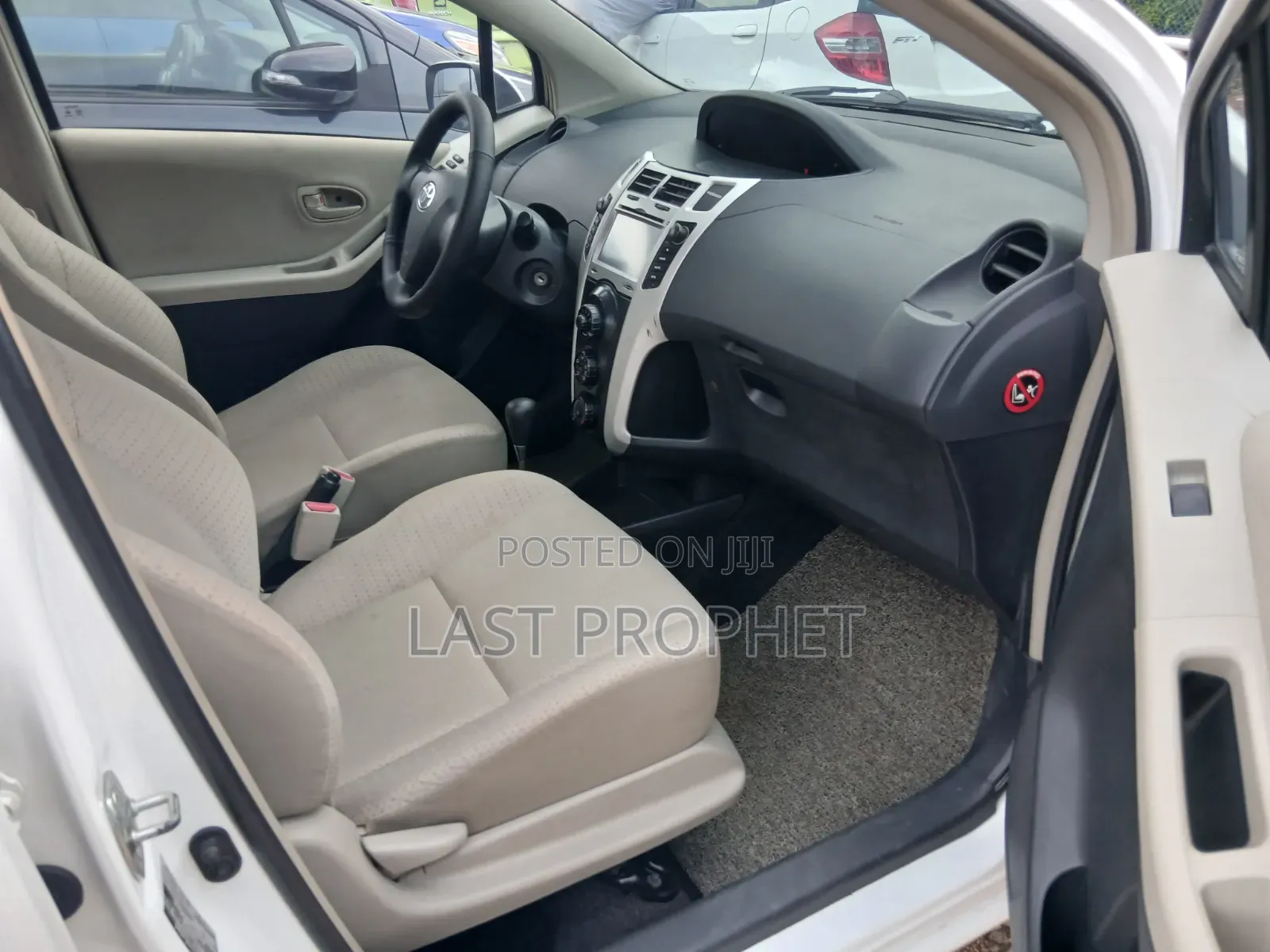 Toyota Yaris L Hatchback 5dr 2012 White