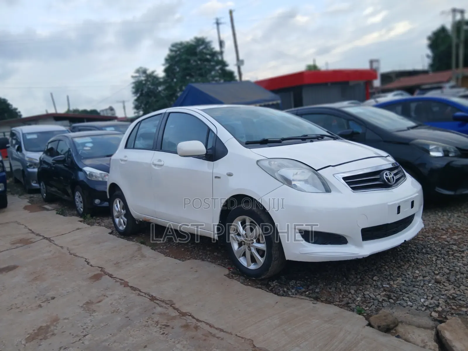 Toyota Yaris L Hatchback 5dr 2012 White