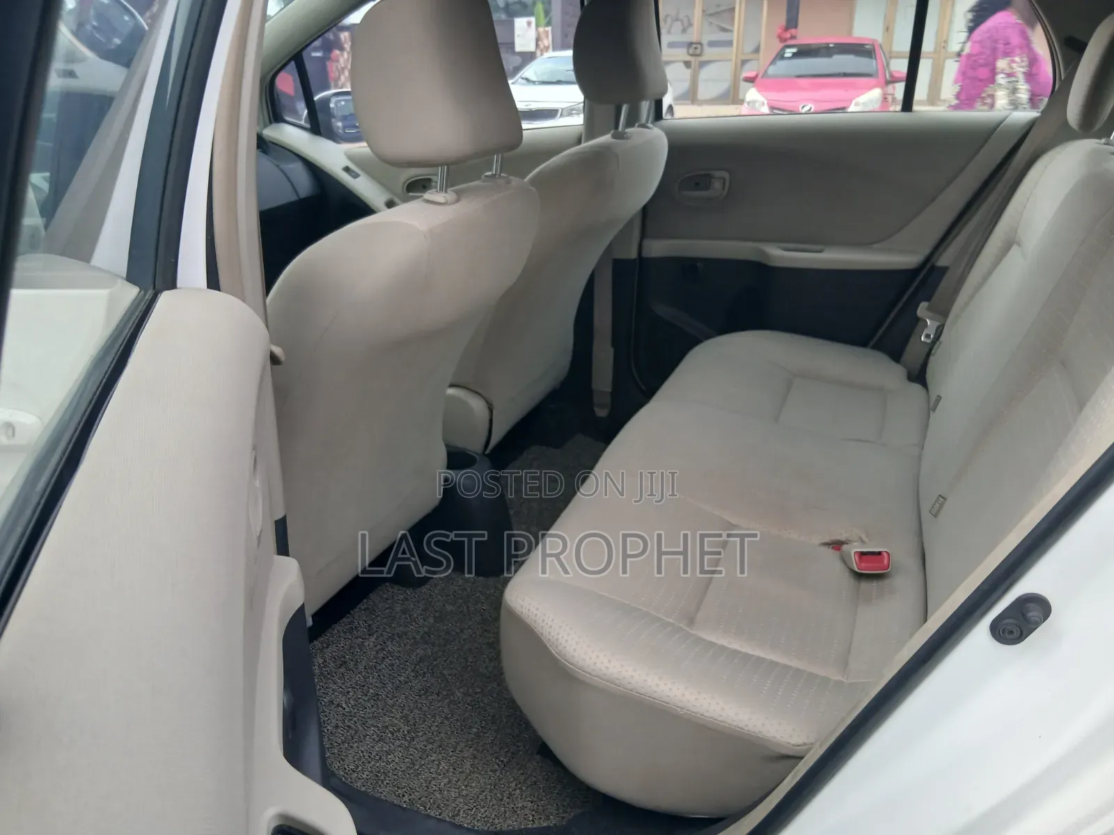 Toyota Yaris L Hatchback 5dr 2012 White
