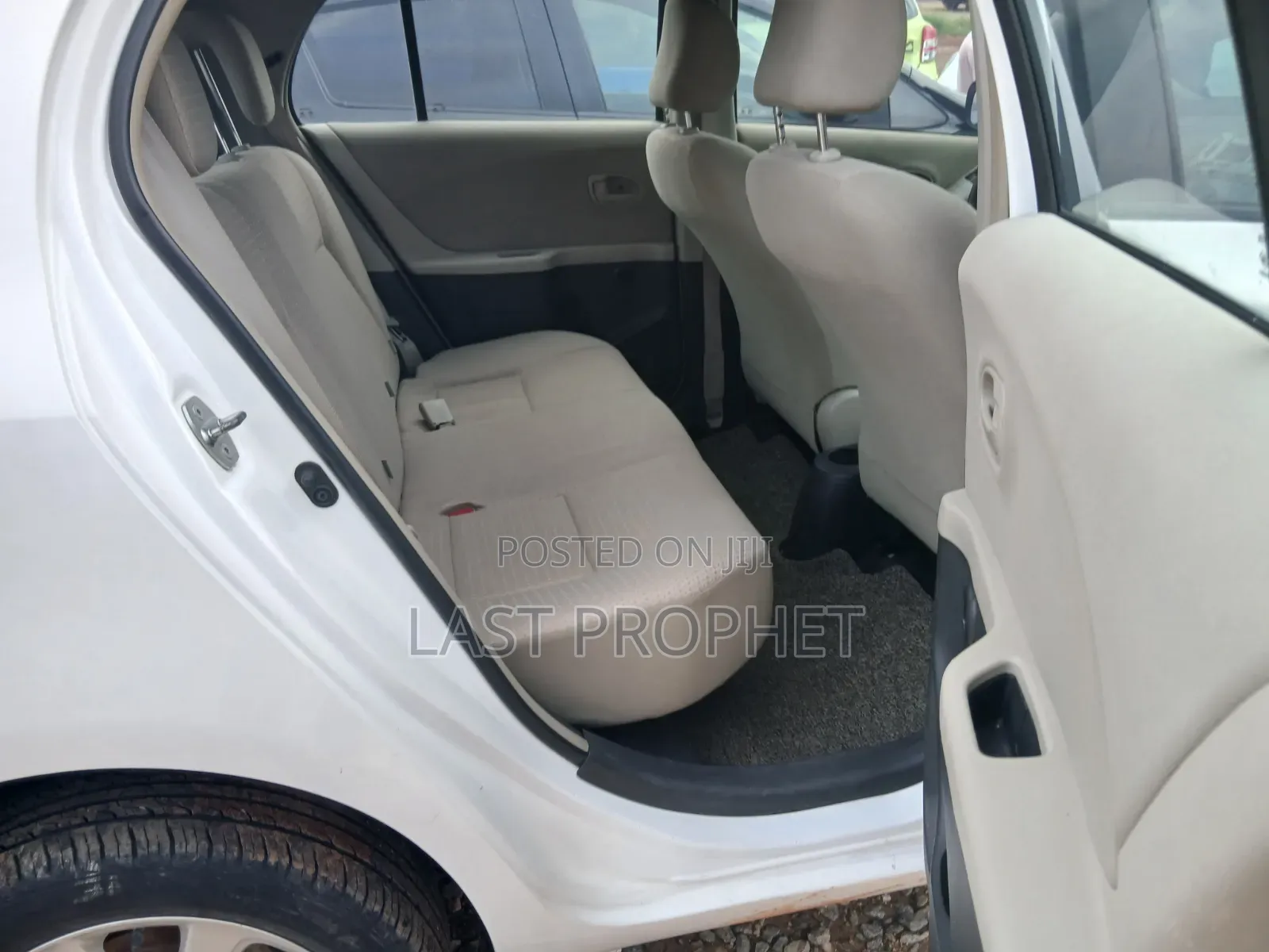 Toyota Yaris L Hatchback 5dr 2012 White