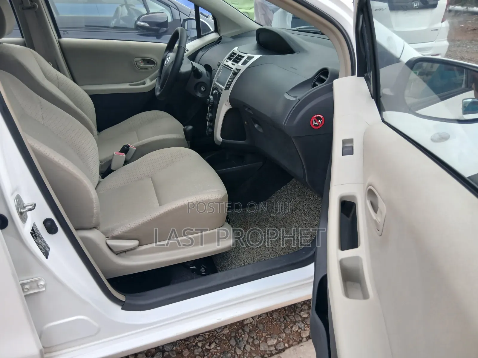 Toyota Yaris L Hatchback 5dr 2012 White