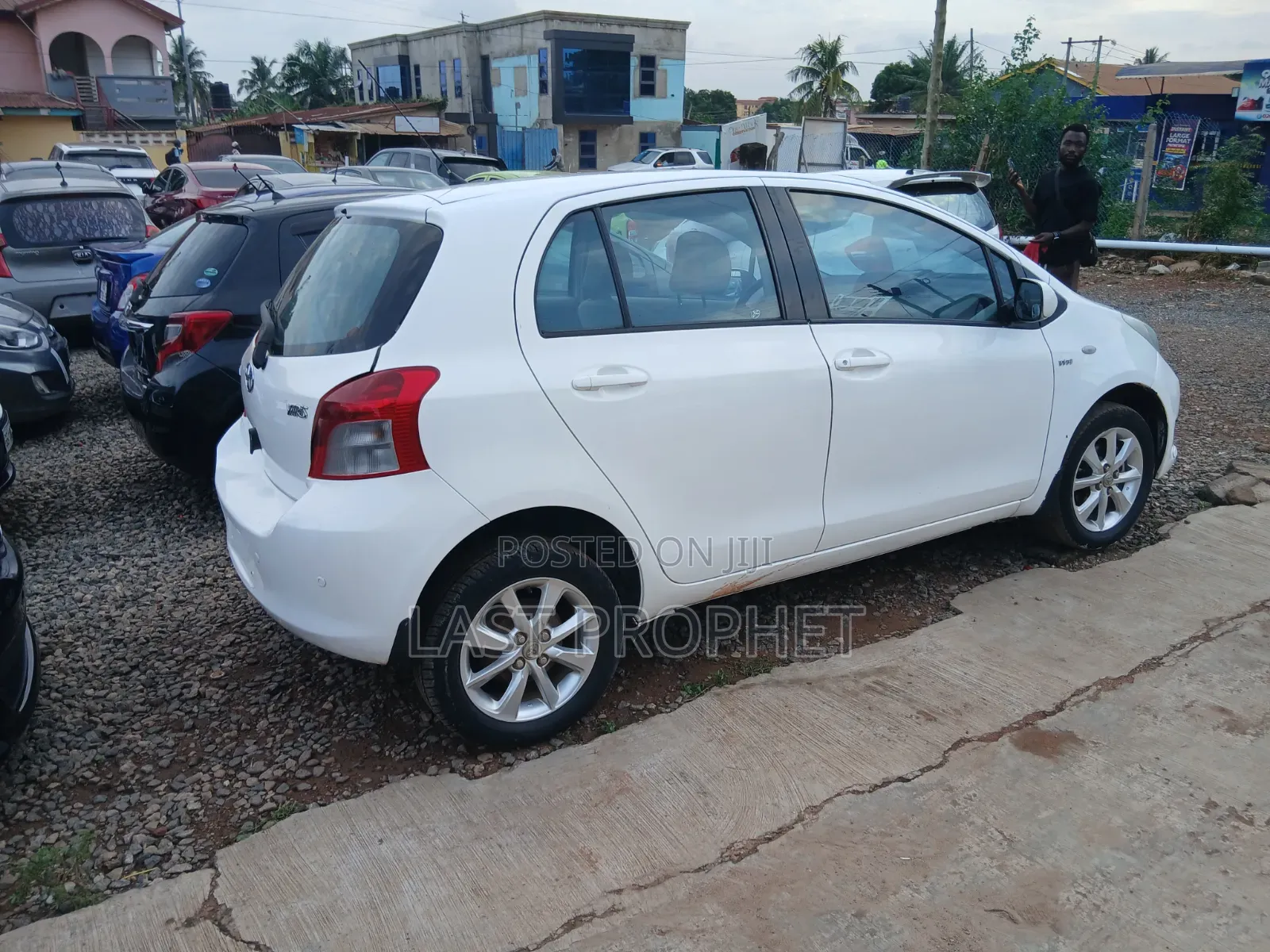 Toyota Yaris L Hatchback 5dr 2012 White