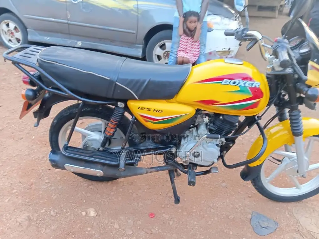 Bajaj Boxer 125 2025 Orange