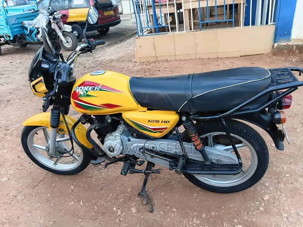 Bajaj Boxer 125 2025 Orange
