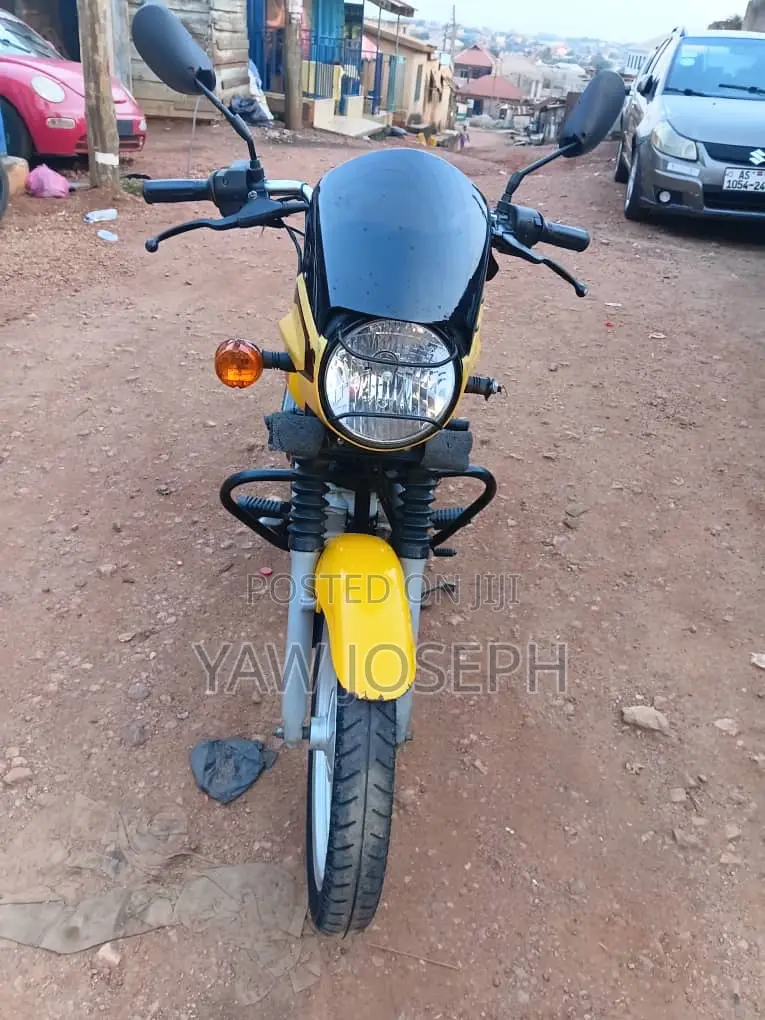 Bajaj Boxer 125 2025 Orange