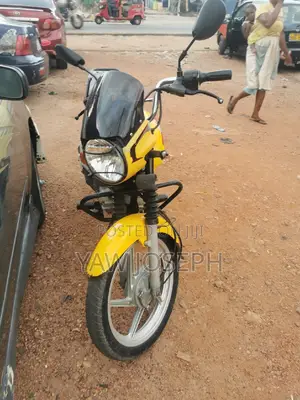 Bajaj Boxer 125 2025 Orange