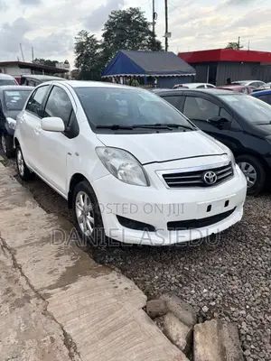 Toyota Yaris L Hatchback 5dr 2012 White
