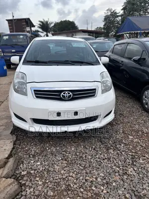 Toyota Yaris L Hatchback 5dr 2012 White