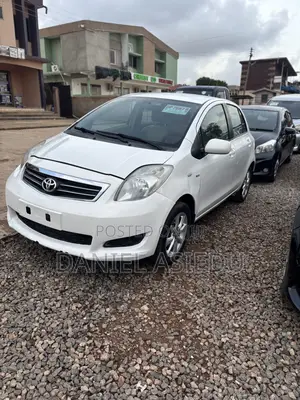 Toyota Yaris L Hatchback 5dr 2012 White