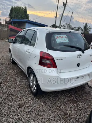 Toyota Yaris L Hatchback 5dr 2012 White